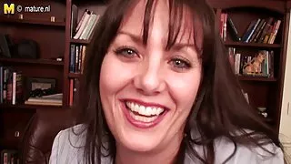 Cô MAIF Amanda giúp ông chủ phim heo anh của cô thư giãn