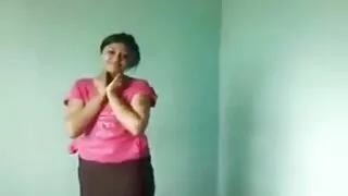 Vợ với một anh chàng da trắng trước mặt cô, da đen, người chồng heo3tv