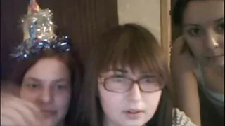 Cô gái, cô phim heo chi dau gái cùng vui vẻ